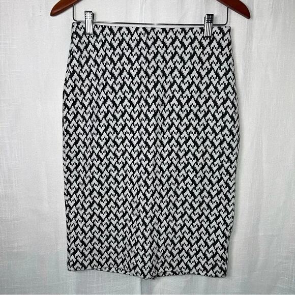 Philosophy Dresses & Skirts - Philosophy NWT Elasticized Waist Back Slit Textured Ponte Pencil Skirt Sz 2